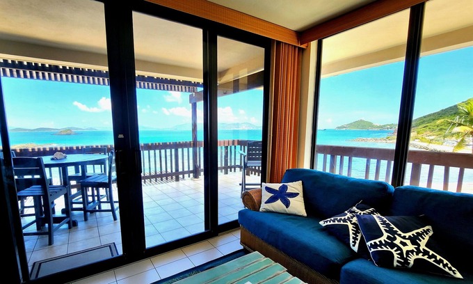 Red Hook Villa | Vistas increíbles Frente a la playa / Unidad de esquina. Vea nuestros otros listados # 260099 # 207559