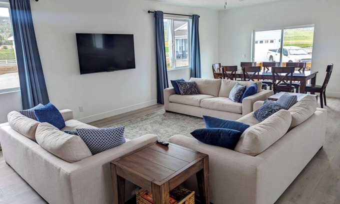 Sweetwater Casa | BeachVibe5 - Ideal Beach, 4BR, No cleaning fee & EV Plug