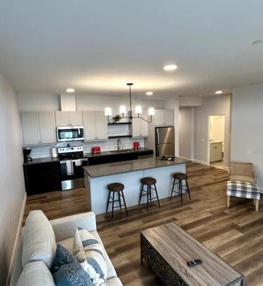 Grand Bend Apartamento | Beachview getaway at the New Carlyle 305 on the Main strip in Grand Bend