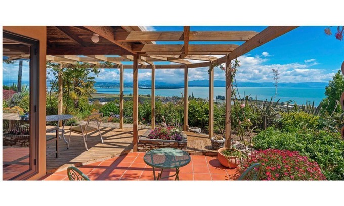Tahunanui Casa | BeachView Retreat Holiday Home