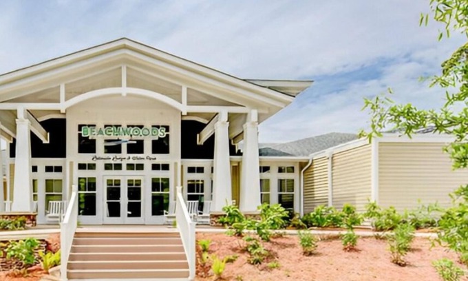 Sea Scape Condominio | Beachwoods 4 bedroom w/open loft · Outer Banks adventure, 3 bedroom w/loft as 4th.