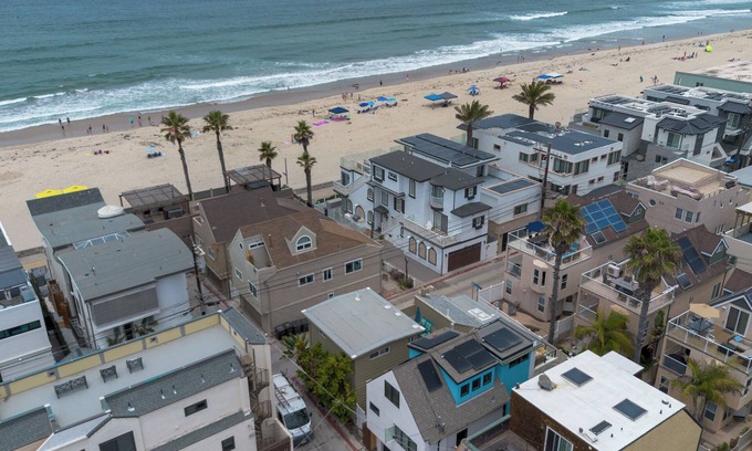 Mission Beach Cabaña | Beachy 2-bedroom, 2-bath Cottage in Mission Beach San Diego- 20 steps to Ocean