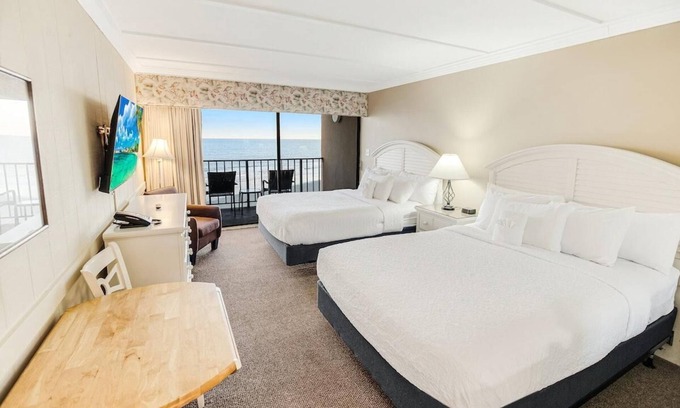 Litchfield by the Sea Apartamento | Beachy 5th Floor Oceanfront Room