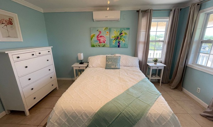 George Town Apartamento | Beachy apartment a few minutes walk to multiple beaches, including Jolly Hall!