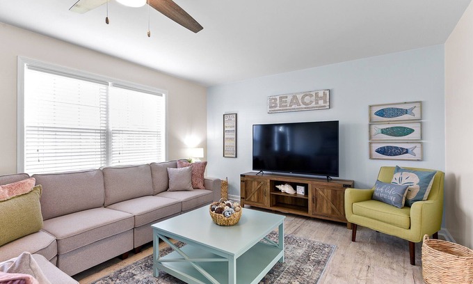 Milton Casa | Beachy Bliss - Peaceful, Cute & Poolside!