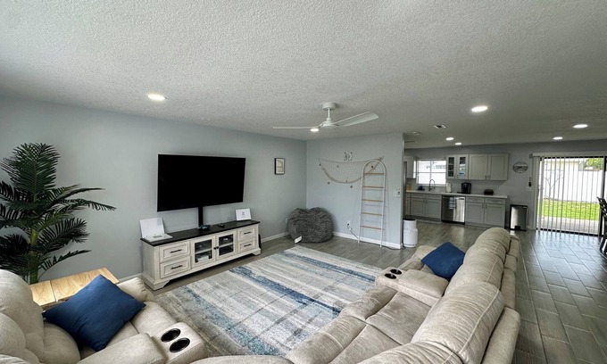 Cocoa Casa | Beachy Cocoa Home Near Cruise Port W/ Hot Tub