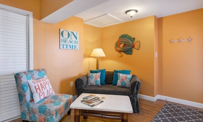 Isle of Palms Condominio | Beachy Isle of Palms Studio Condo only 1 Block From BEACH. King Bed!!