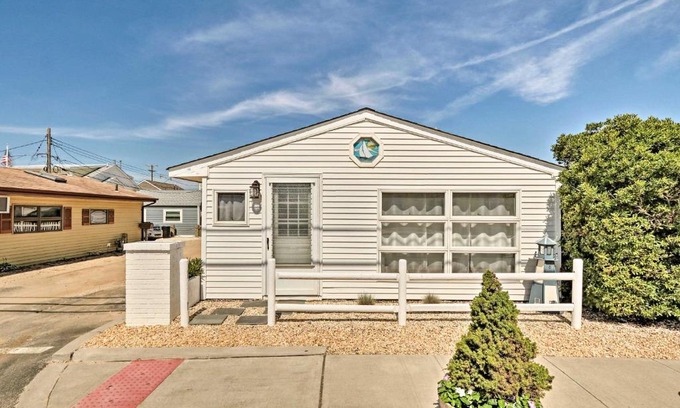 Ocean Beach III Casa | Beachy Lavallette Cottage with Outdoor Shower, Patio
