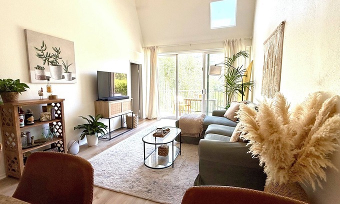 Eastern Malibu Condominio | Beachy Malibu Loft - Pool/Tennis/Gym