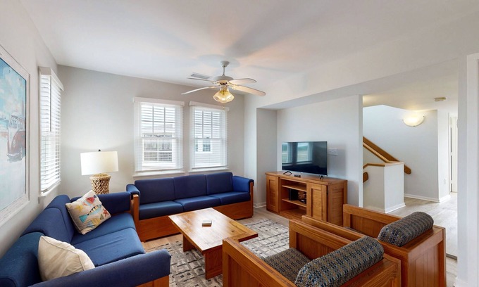 Buxton Casa | Beachy townhouse with pool acces, washer/dryer, fast WiFi, AC & ocean views