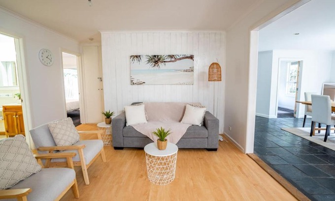 Belmont Casa | 'Beaming Belmont' A Coastal Indoor-Outdoor Haven