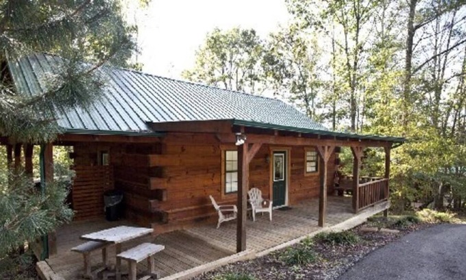 Tellico Plains Cabina | Acogedora cabaña de madera con bañera de hidromasaje, cabina de oso