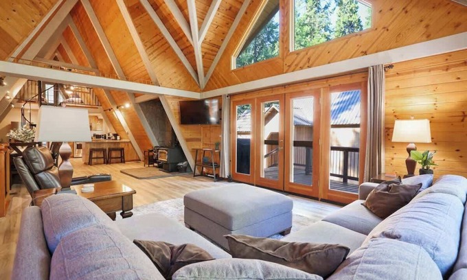 Sierra Cedars Casa | Bear Hugs A-Frame Cabin with Games, AC & BBQ Grill