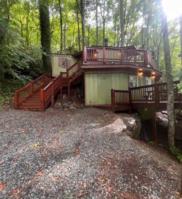 Mill Ridge Casa | Bear Lodge Inn - Banner Elk Peaceful & Cozy Cabin Retreat