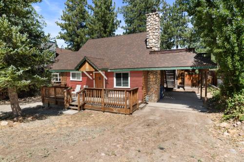 Big Bear Lake Casa | Bear Pause -Walk to lake and Alpine Slides! Beautiful knotty pine interior!
