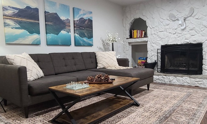 Summit Estates Condominio | Retiro del oso - 2BR / 1. 5BA / Jacuzzi / WiFi / Cerca del lago / GRATIS 2 horas de alquiler de bicicletas / kayak