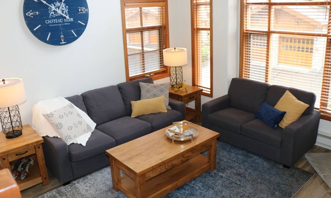 Sun Peaks Casa | Bear's Den - SKI IN/SKI OUT 3 Bedroom Townhouse