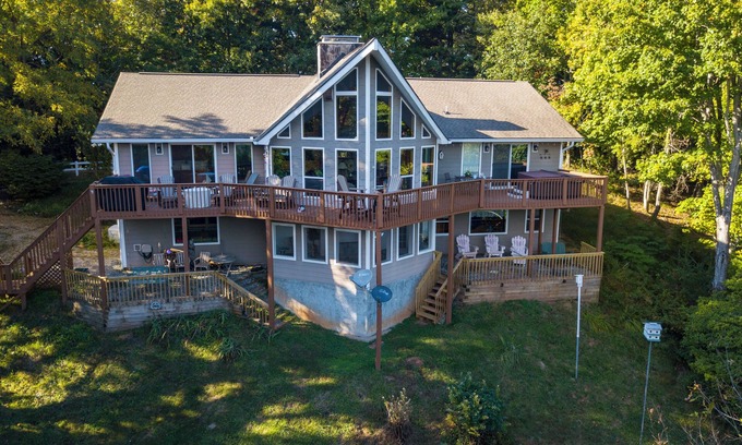 Blairsville Casa | Bearadise Ridge-Hot tub-Fireplace-Fire pit-Amazing View