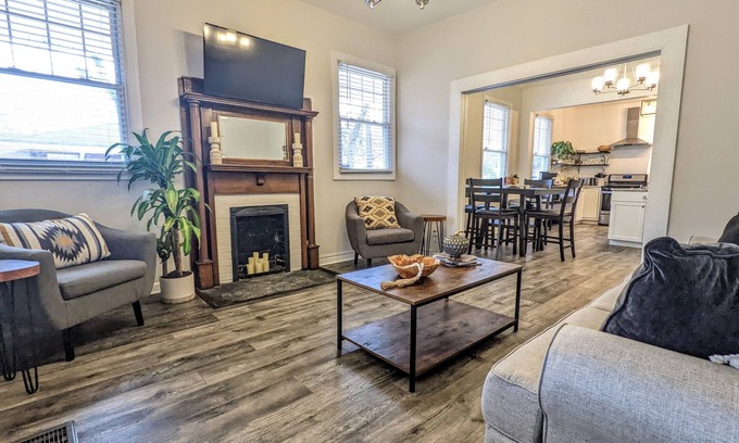 Hendersonville Casa | Bearcat Bungalow located in the heart of Downtown