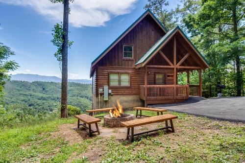 Sevierville Casa | Bearhemain Rhapsody, a Private Cabin with Incredible Mountain Views, Near Dollywood!