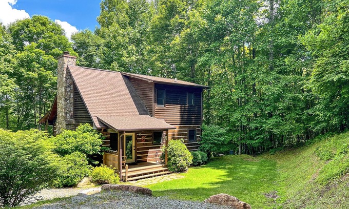 Todd Cabina | Your Perfect Cabin Stay at Bearly Behaving Is Just a Click Away!