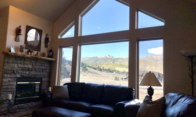 Gallatin Gateway Casa | Beartooth; Hermosa Big Sky & Yellowstone Casa de vacaciones!