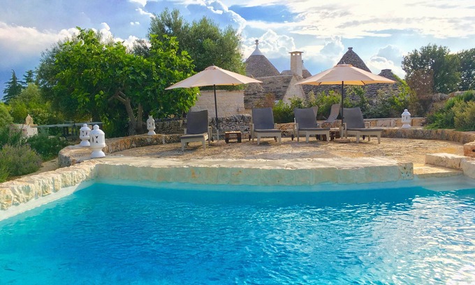 Alberobello Villa | Hermoso Trullo con piscina privada de piedra y jacuzzi, WI-FI gratis -