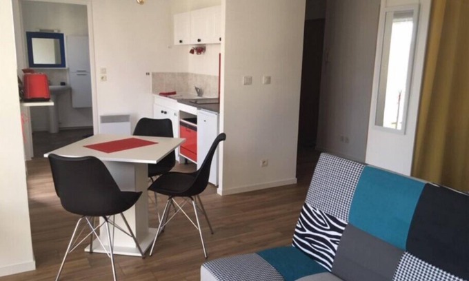 La Suze-sur-Sarthe Apartamento | Beau Studio Meublé à La Suze. Idéal Étudiants et Déplacements Professionnels