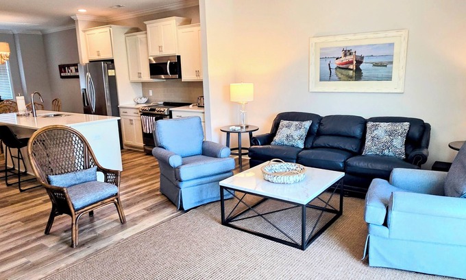 Morehead City Casa | Beaufort Retreat, with pool, pickle ball, clubhouse, resort amenities
