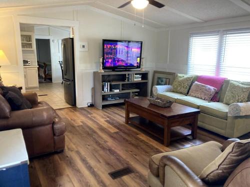 Burton Casa | Beaufort SC New Renovation, Close to Parris Island, Historic Downtown, Beautiful Beaches, Sleeps 8