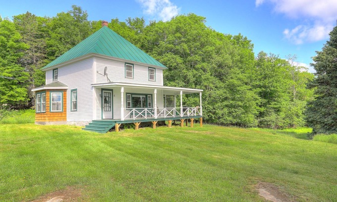 Rangeley Otro | Beauregard - come unwind in this secluded farmhouse
