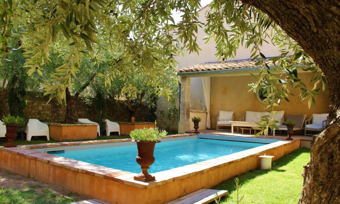 Saint-Paul-Trois-Chateaux Casa | Hermosa casa con piscina, justo en el centro del pueblo.