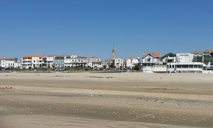 Saint-Georges-de-Didonne Apartamento | Beautiful, bright apartment with private parking for 4 people