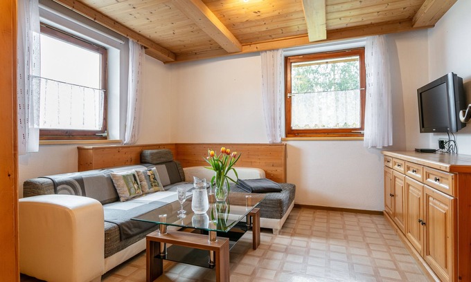 Hopfgarten im Brixental Apartamento | Beautiful apartment with garden terrace
