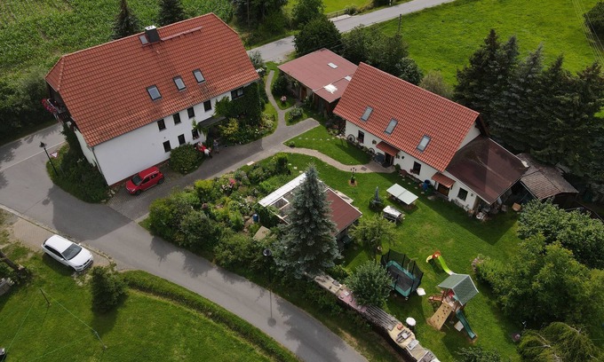 Ruppersdorf Condominio | Bonita habitación de 4 camas P ****, apta para sillas de ruedas, en medio del jardín