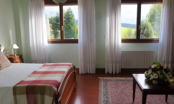 Respaldiza Casa | PRECIOSA CASA EN VALLE DE AYALA CON JARDIN Y PISTA DE TENIS