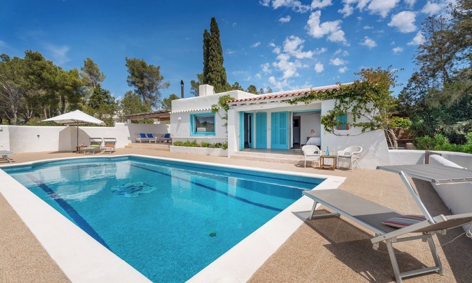 Sant Josep de sa Talaia Villa | Hermosa villa para 6 con gran piscina, vistas al mar y al atardecer en las colinas de San José