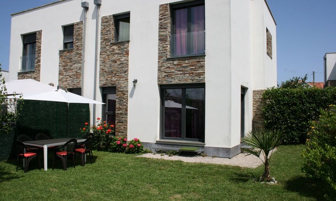 Tagle Villa | BONITO CHALET EN ENTORNO CAMPESTRE CON JARDIN Y MUY PRÓXIMO AL MAR