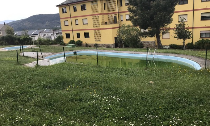 Villafranca del Bierzo Apartamento | Precioso apartamento con vistas a las montañas y piscina.