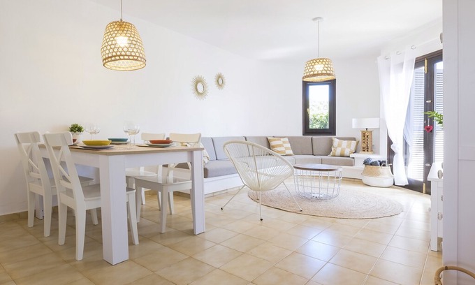 Cales Piques Apartamento | Beautiful Apartment Located on a Cove