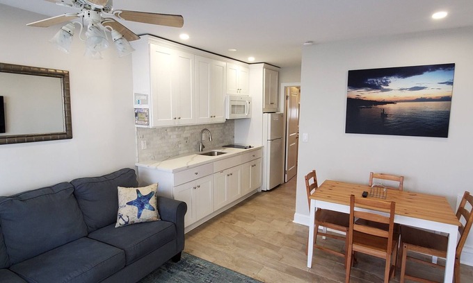 Cape May - Wildwood Condominio | Hermoso condominio de 1 habitación a pasos de la playa y el paseo marítimo.