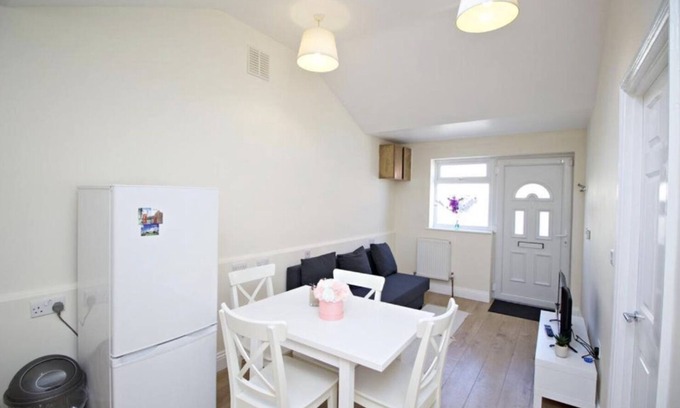 William Morris Casa | Beautiful 1 bedroom flat 7 minutes walk away from Blackhorse Road Station.