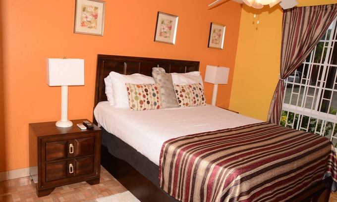 St.Bran's Burg Condominio | Hermoso apartamento de 1 dormitorio con vista a la playa, cerrado, sereno.