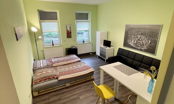 Bad Camberg Apartamento | Beautiful 1-room apartment at the watermill.