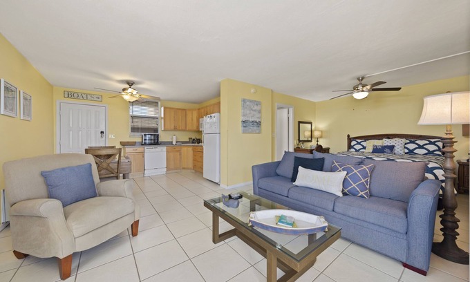Bonita Springs Condominio | Décimo piso, excelentes vistas, Wi-Fi, bicicletas, tenis, excelentes tarifas de verano y otoño.