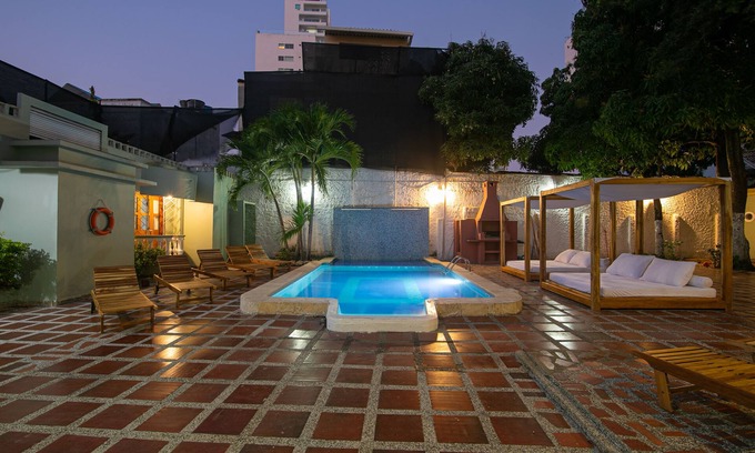 Manga Casa | Beautiful 11 Bedroom Mansion Near the Old City