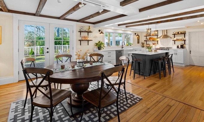 East Orleans Cabina | Beautiful 1770 historic home, 7 bedrooms all ensuite, hot tub, pets welcome