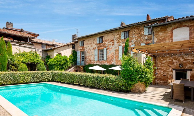 Lisle-sur-Tarn Villa | Hermosa 16c Villa con Piscina Privada y Cerrado Walled Garden