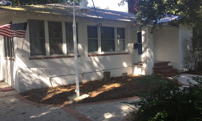 Lakewood Casa | Beautiful 1946 Bungalow close to downtown Jacksonville with Guesthouse