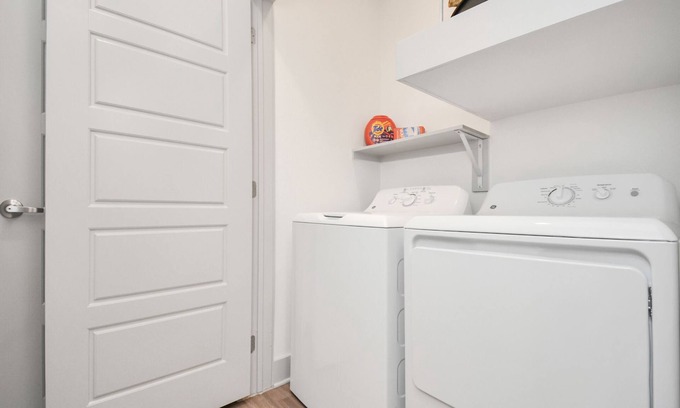 Spring Apartamento | Beautiful 1BD/Pool View Apt